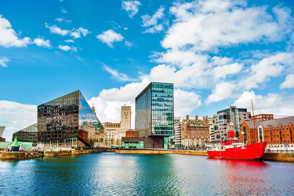 En vy över de nybyggda delarna av Liverpool city kärna som går ut mot floden Mercey.