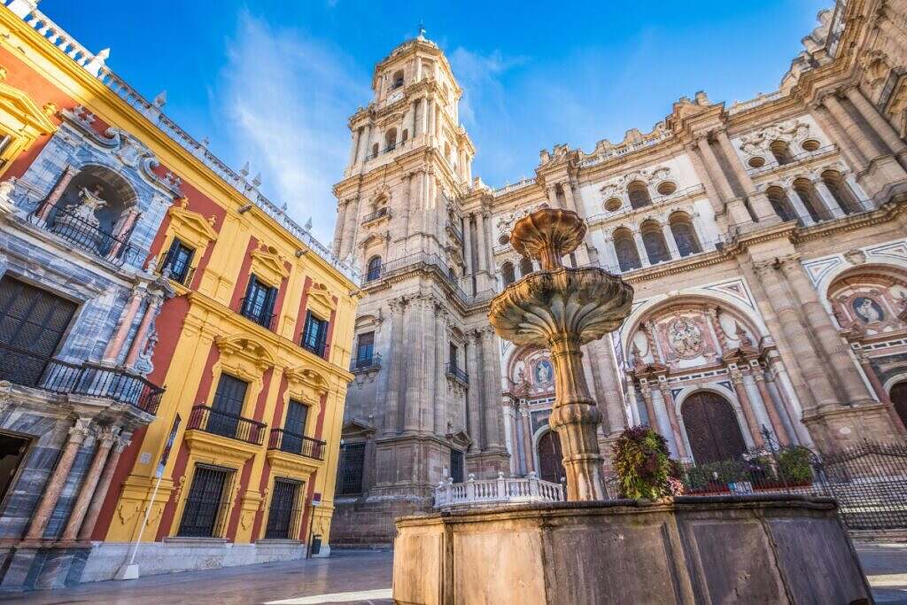 Den vackra, äldre Katedralen i Malaga, Spanien.